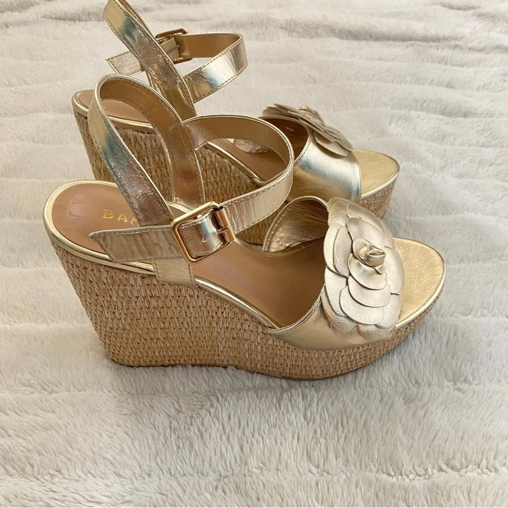 BAMBOO Gold Flower Platform Wedge Boho Sandals with Ankle Strap Size 10